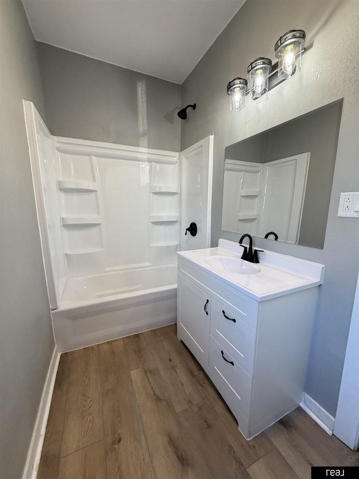 5334 N 27th Ave - Photo 7 of 9