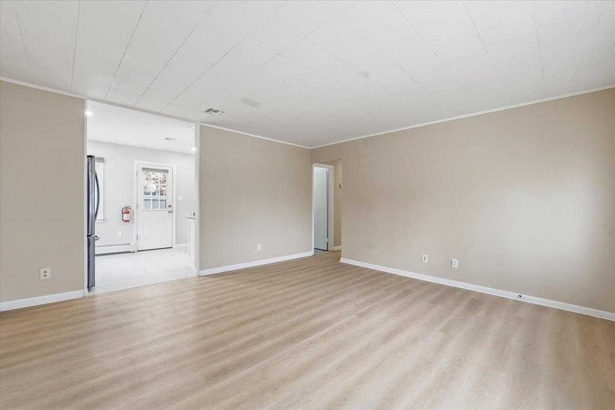 52 Markham Rd - Photo 2 of 33