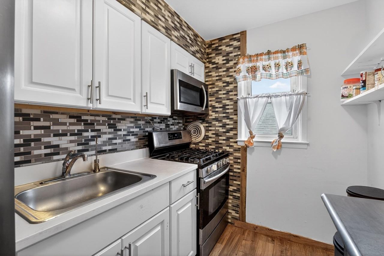 16 Crossgate Rd #2 - Photo 6 of 11