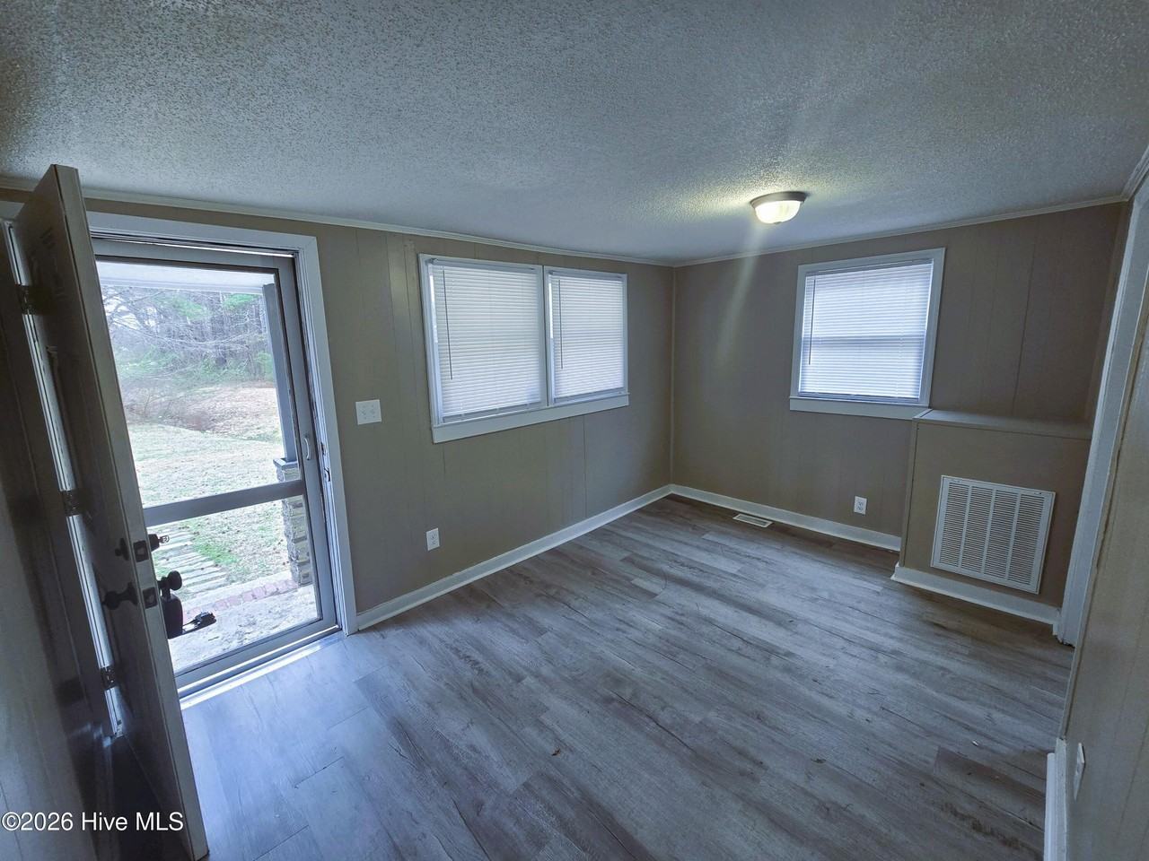 313 Jacobs St - Photo 2 of 8