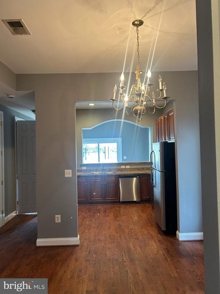 1924 16th St Se - Photo 3 of 14