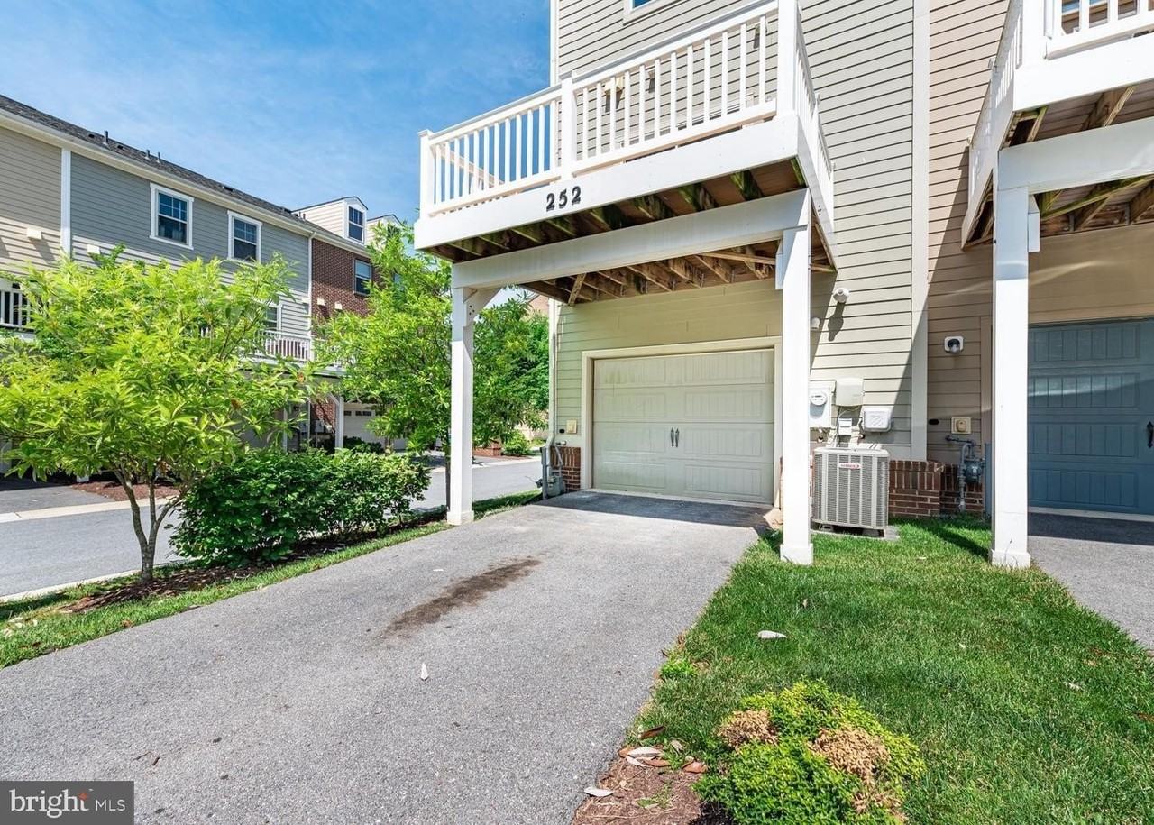 252 Hemingway Dr - Photo 2 of 29