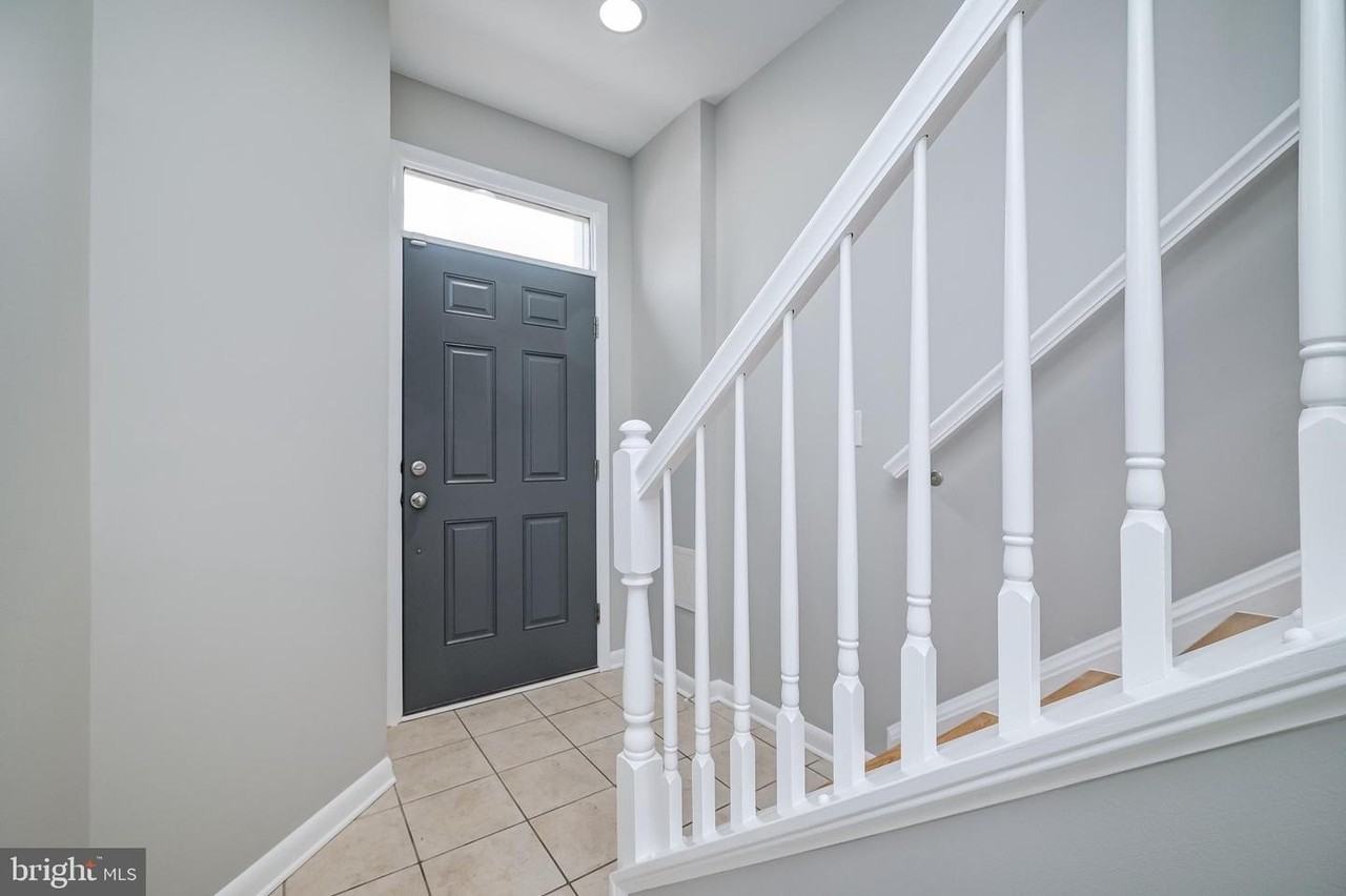 252 Hemingway Dr - Photo 3 of 29