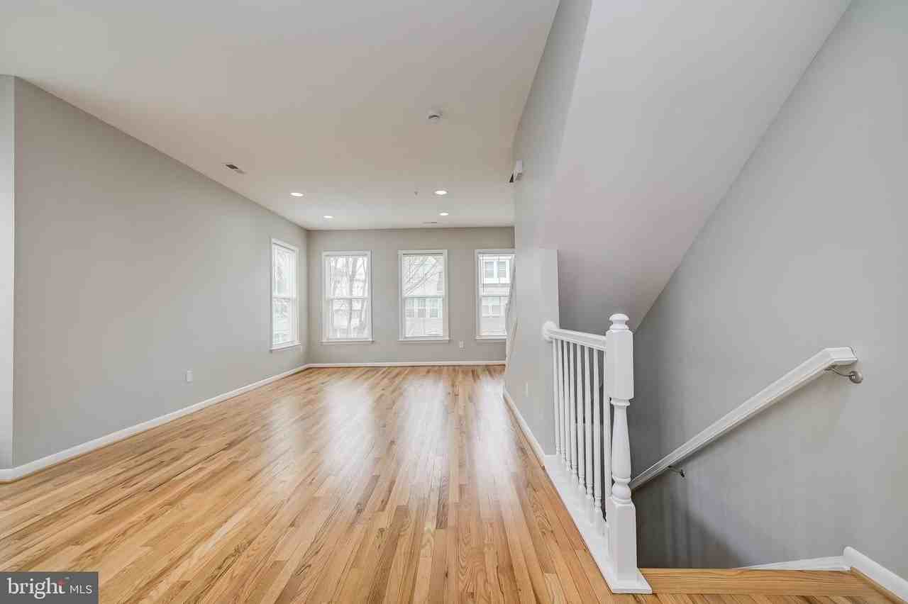 252 Hemingway Dr - Photo 4 of 29