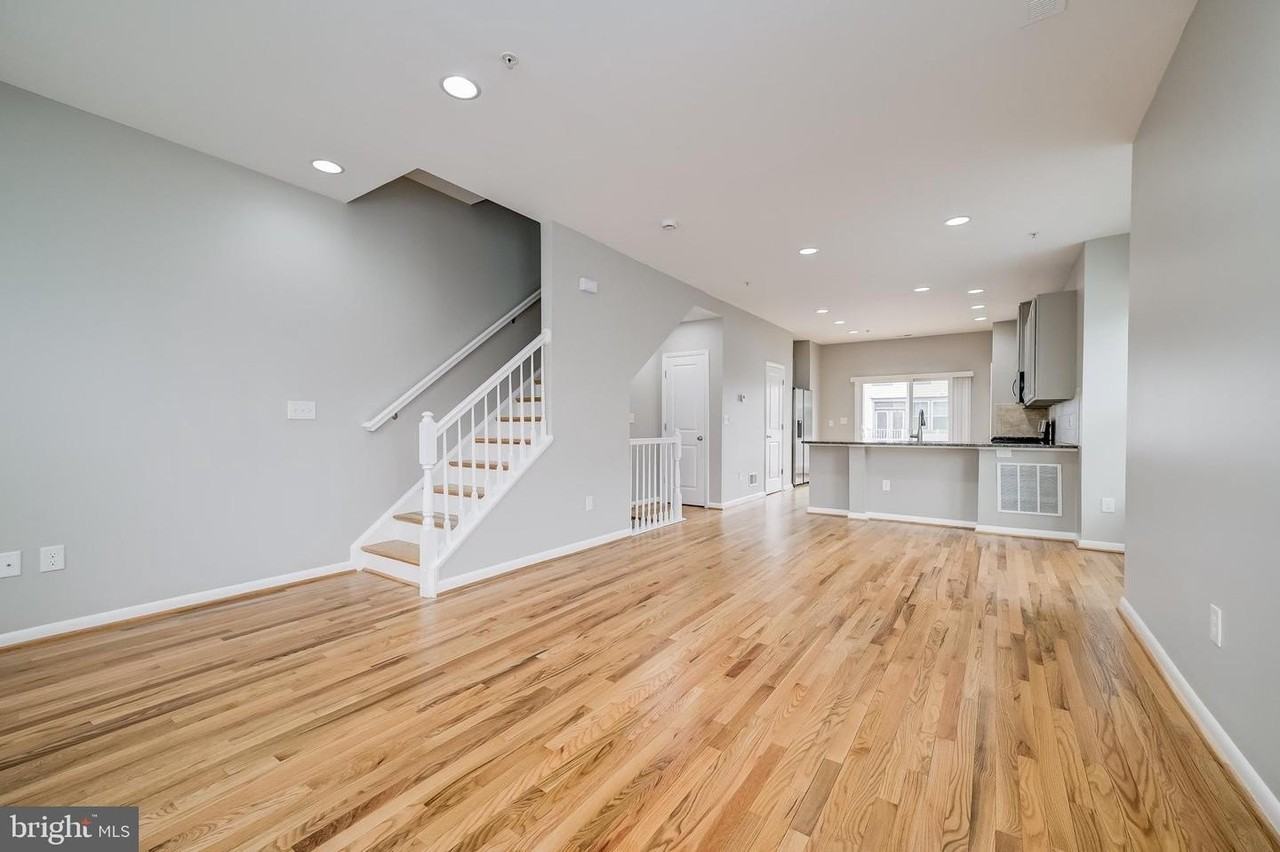 252 Hemingway Dr - Photo 5 of 29