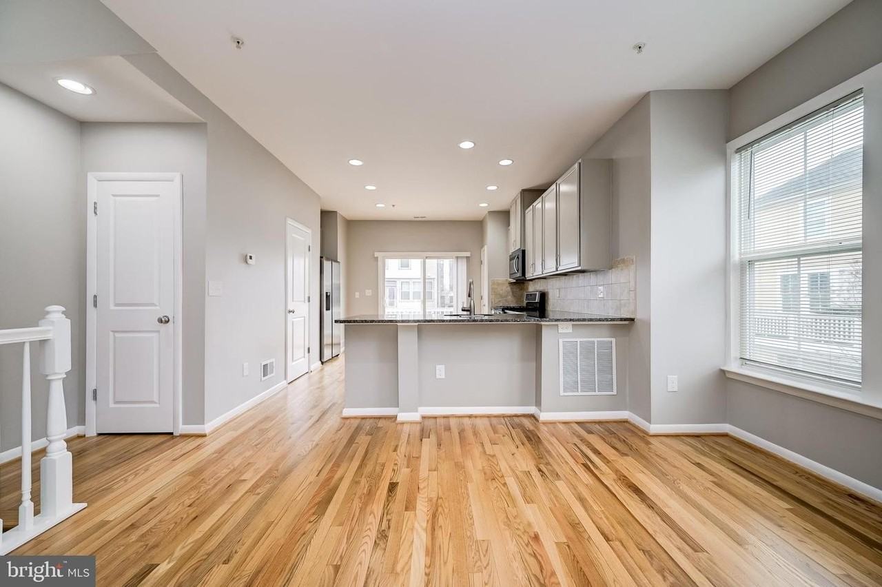 252 Hemingway Dr - Photo 6 of 29