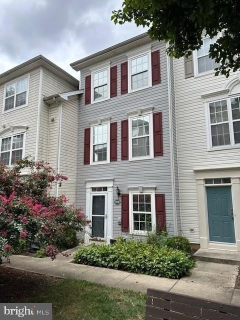 21759 Dragons Green Sq - Photo 3 of 24