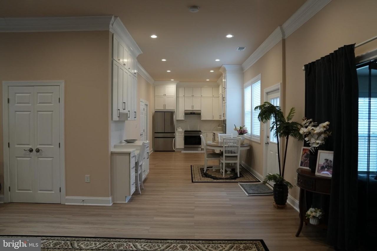 19923 Smith Cir - Photo 3 of 50