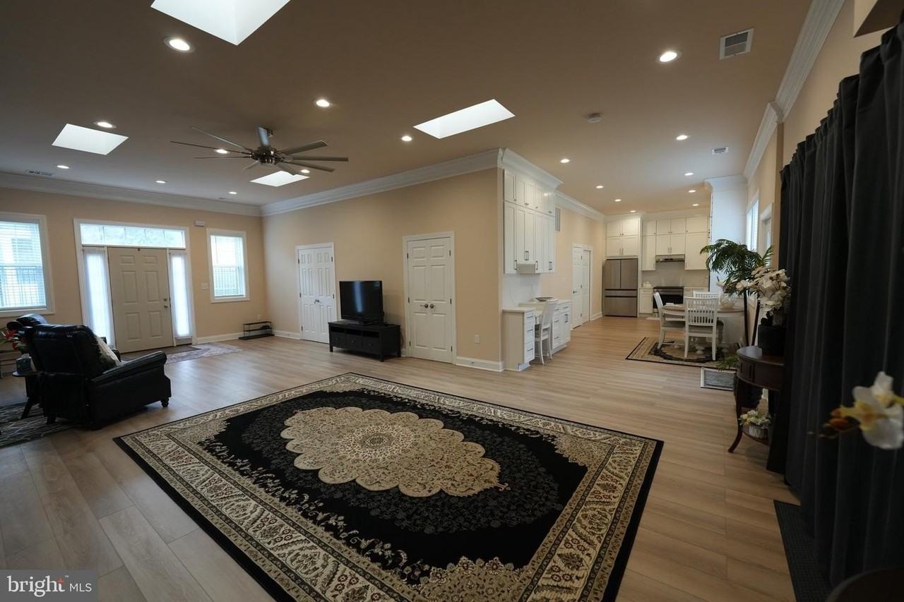 19923 Smith Cir - Photo 7 of 50