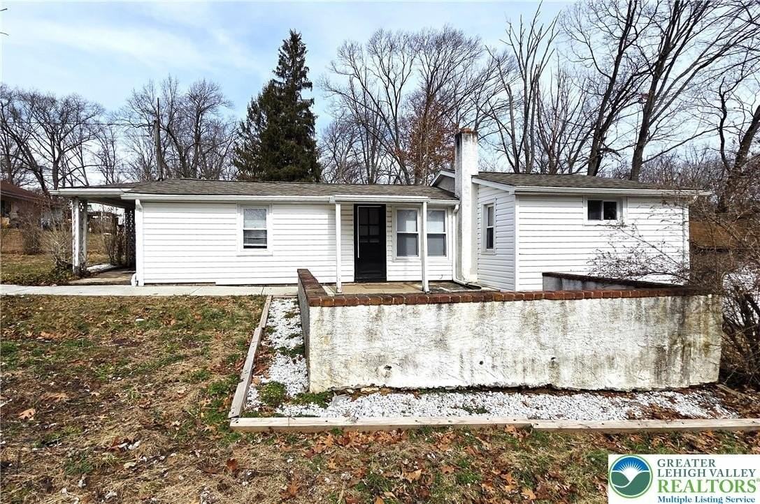 215 Cowpath Rd - Photo 3 of 12