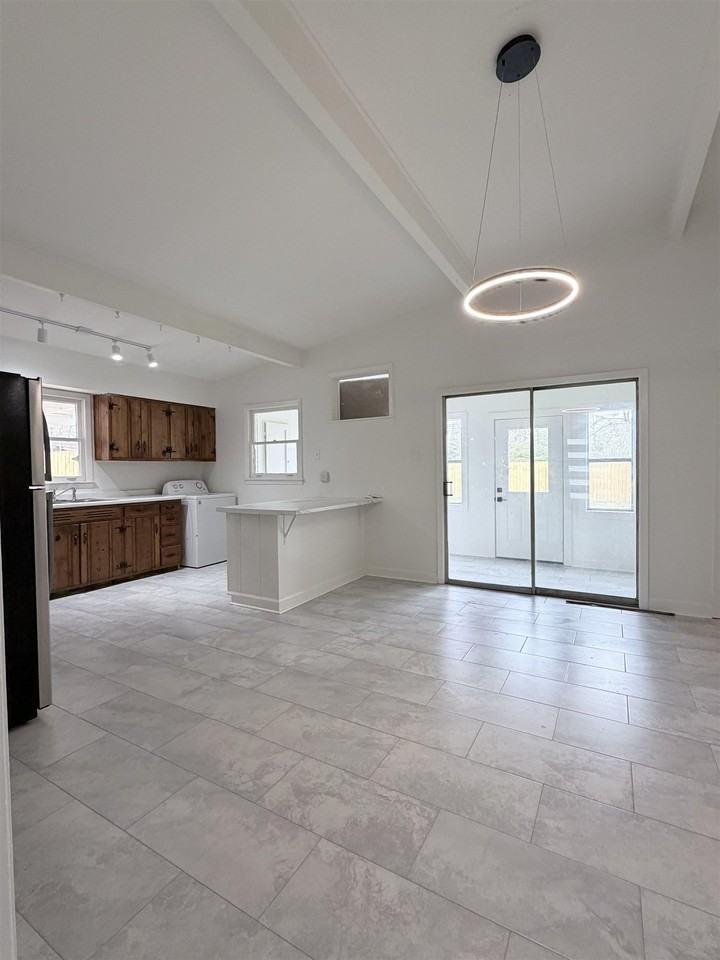 5136 Warfield Dr - Photo 6 of 18