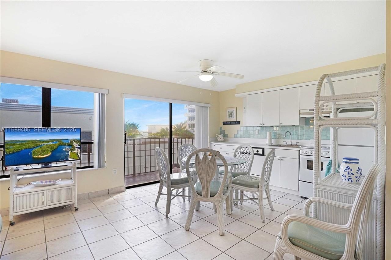 3215 N Ocean Dr #301 - Photo 5 of 27