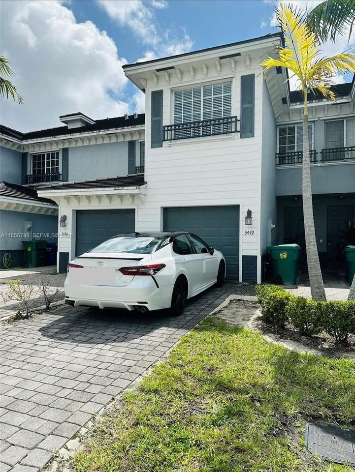 3442 Nw 13th St #3442 - Photo 2 of 23