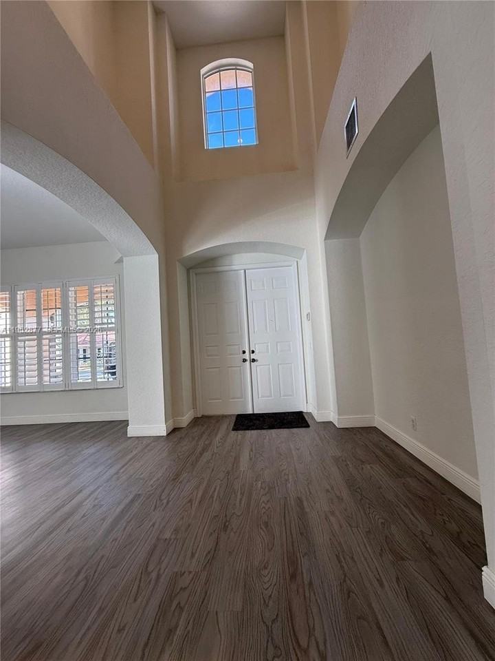 1971 Harbor View Cir #1971 - Photo 3 of 31