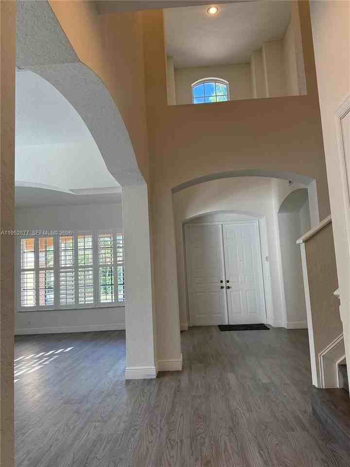 1971 Harbor View Cir #1971 - Photo 4 of 31