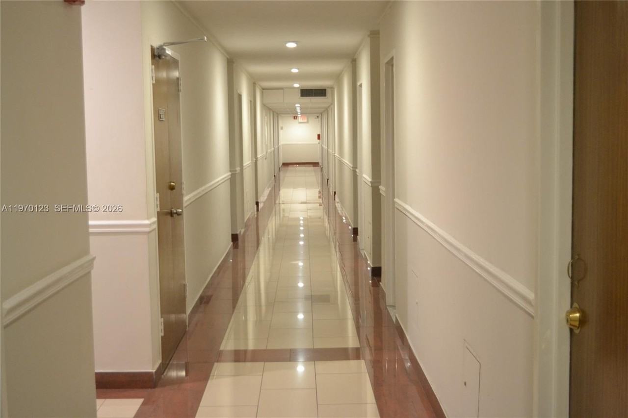 2899 Collins Ave #440 - Photo 2 of 24