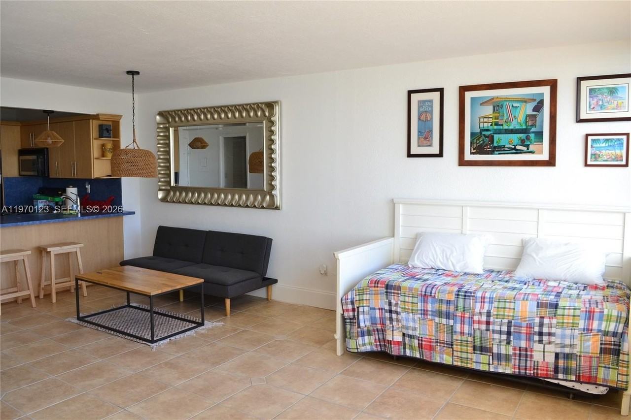 2899 Collins Ave #440 - Photo 4 of 24