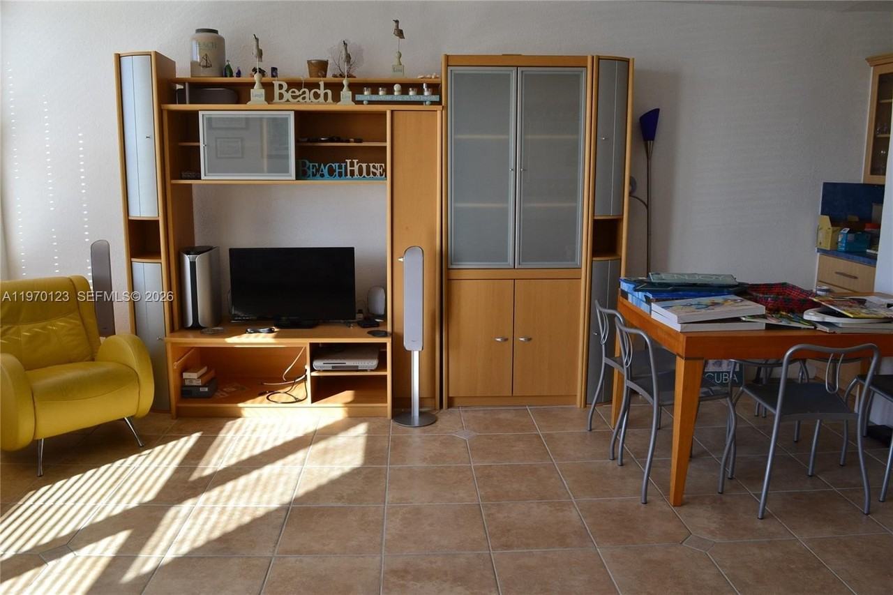 2899 Collins Ave #440 - Photo 6 of 24