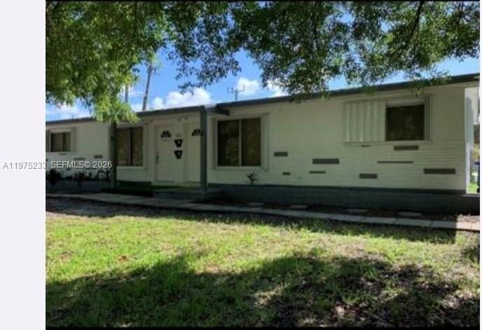 401 Sw 8th St #A - Photo 2 of 17