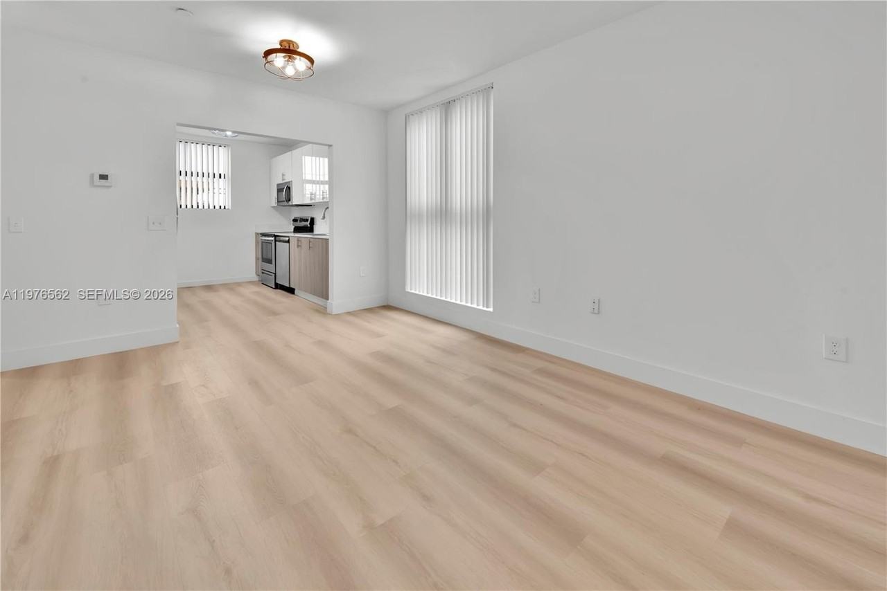 1119 Sw 6th St #203 - Photo 7 of 9