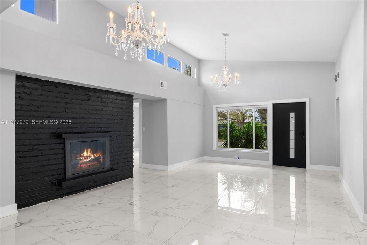 1519 Biarritz Dr - Photo 5 of 44