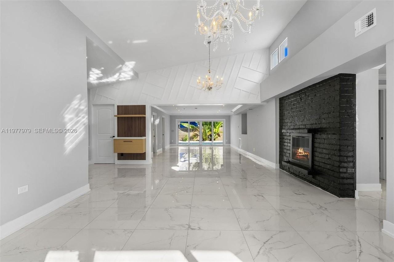 1519 Biarritz Dr - Photo 7 of 44