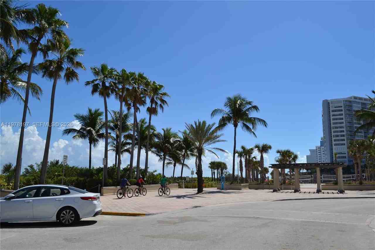 300 74th St #5 - Photo 4 of 8