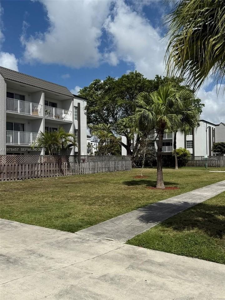 5122 Nw 79th Ave #304