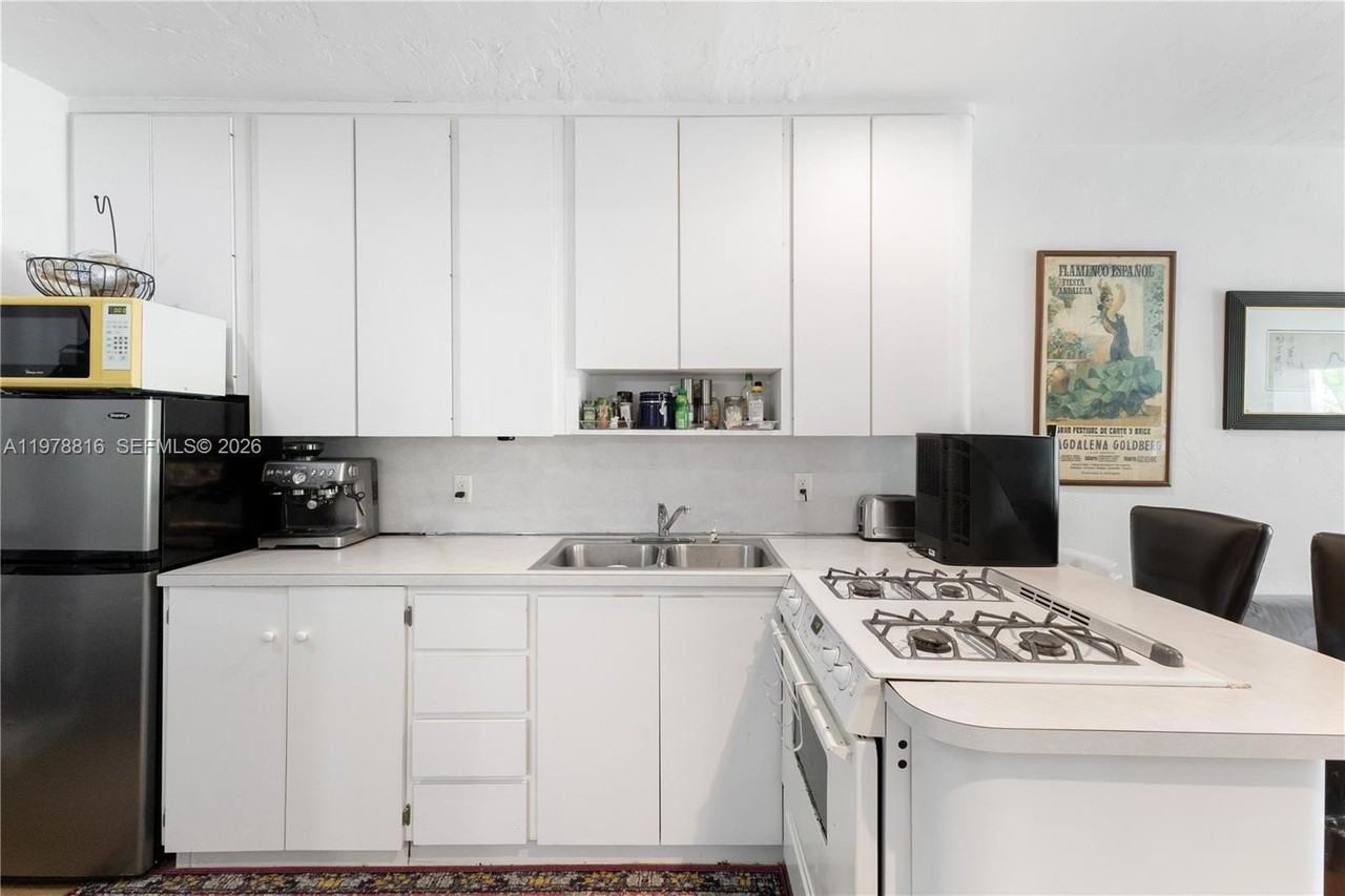 2445 Lake Pancoast Dr #J - Photo 5 of 31