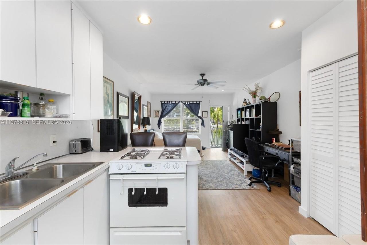 2445 Lake Pancoast Dr #J - Photo 6 of 31