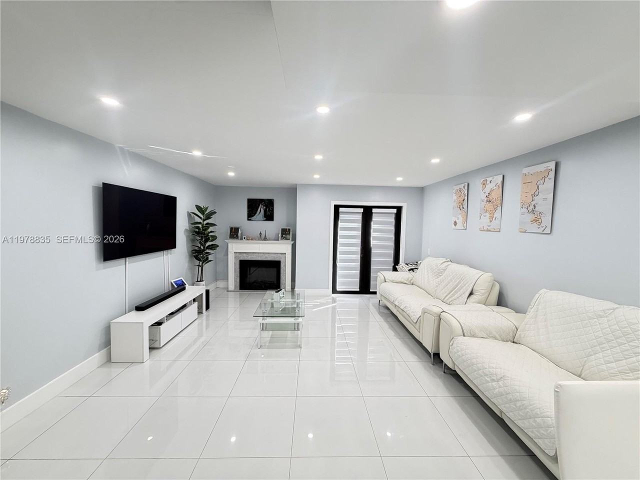 844 W 41st St #47 - Photo 2 of 22