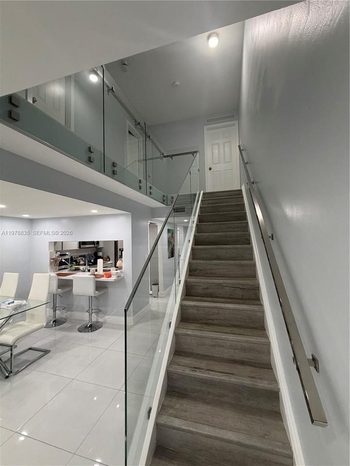 844 W 41st St #47 - Photo 7 of 22