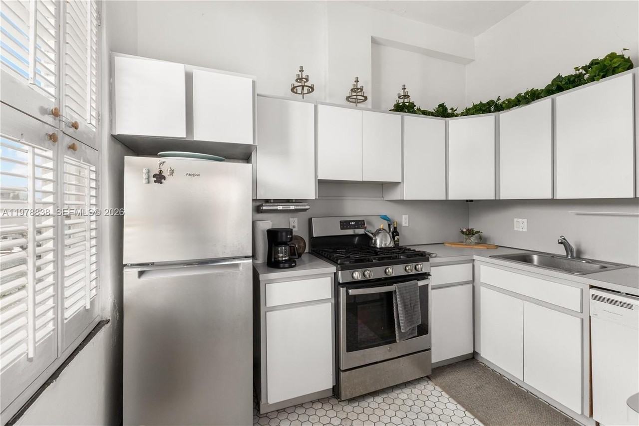 2421 Lake Pancoast Dr #3A - Photo 2 of 28