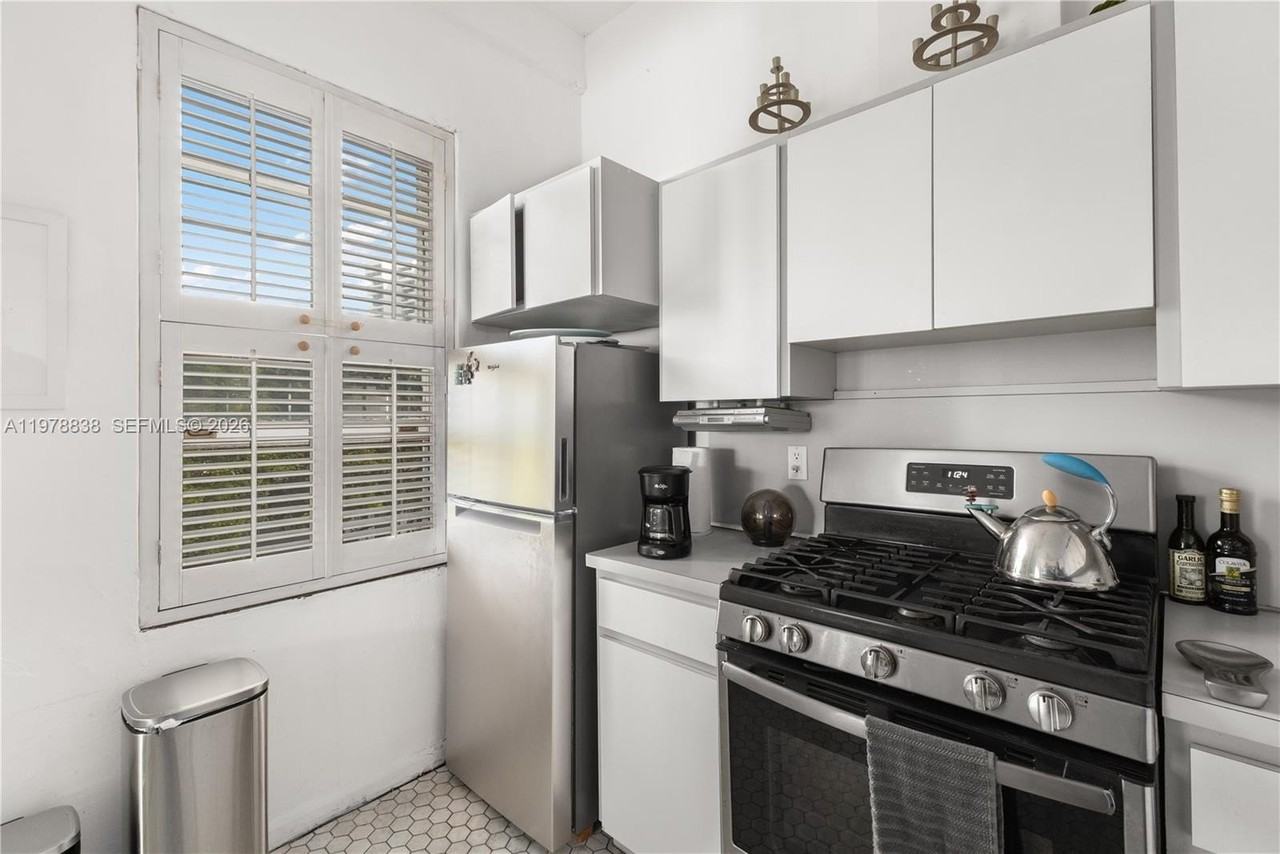 2421 Lake Pancoast Dr #3A - Photo 3 of 28