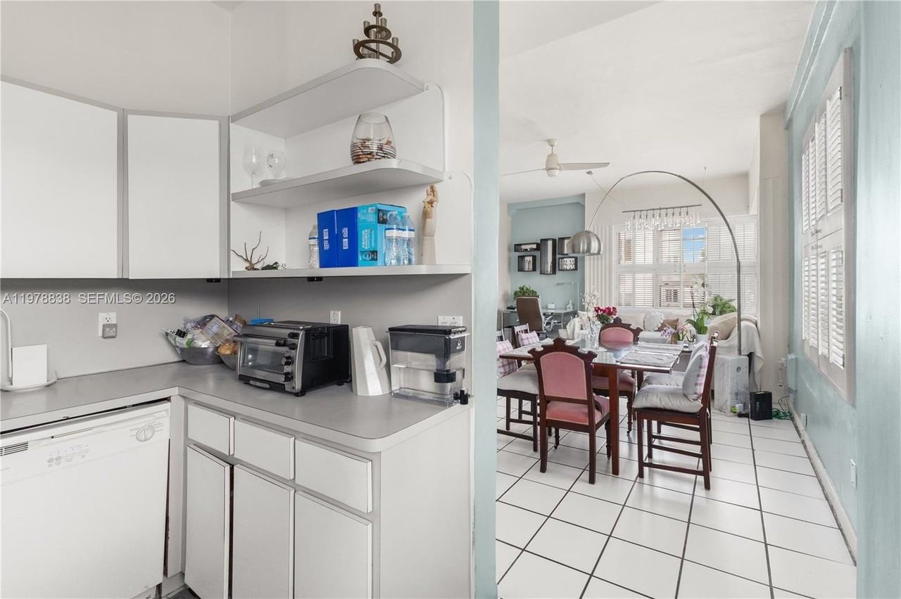 2421 Lake Pancoast Dr #3A - Photo 4 of 28