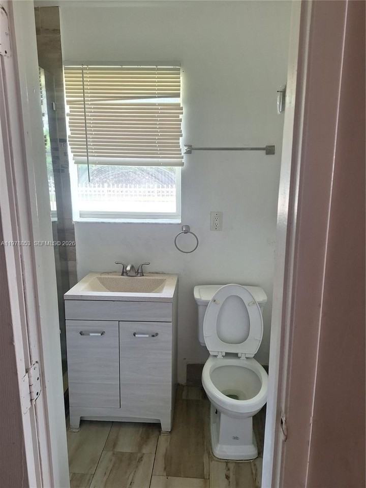 771 Ne 177th St #1 - Photo 5 of 9