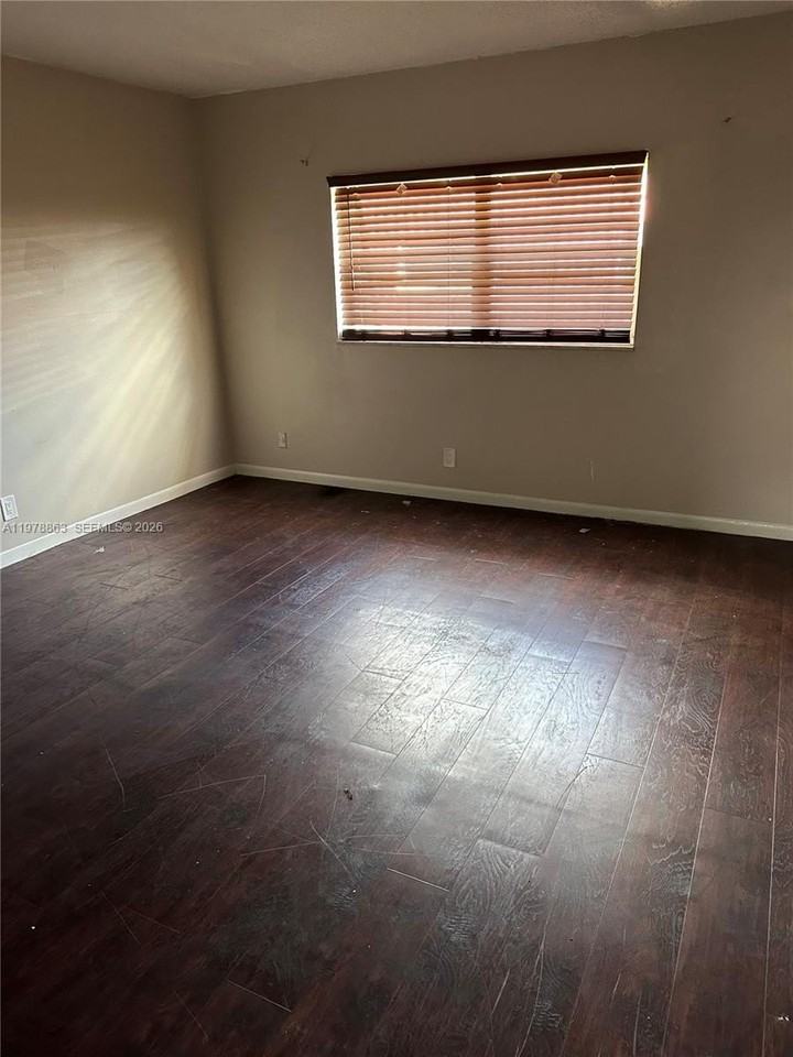 5223 Nw 27th St #9B - Photo 3 of 4