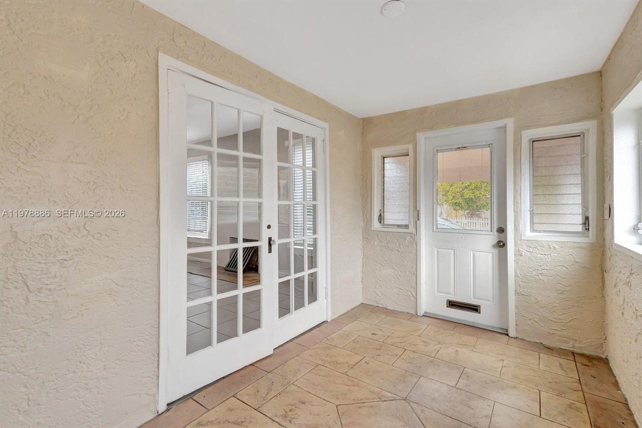 630 33rd St #0 - Photo 3 of 20