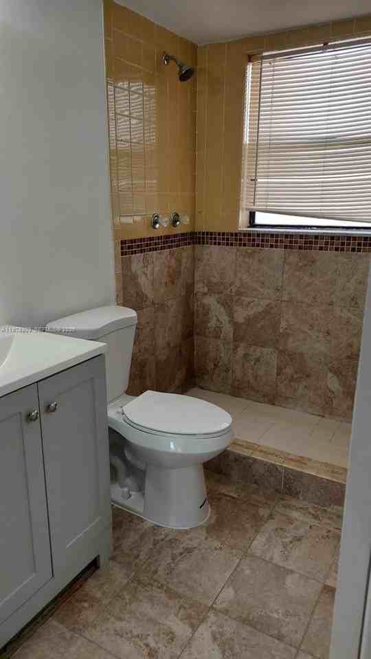 2240 Van Buren St #B1 - Photo 4 of 12