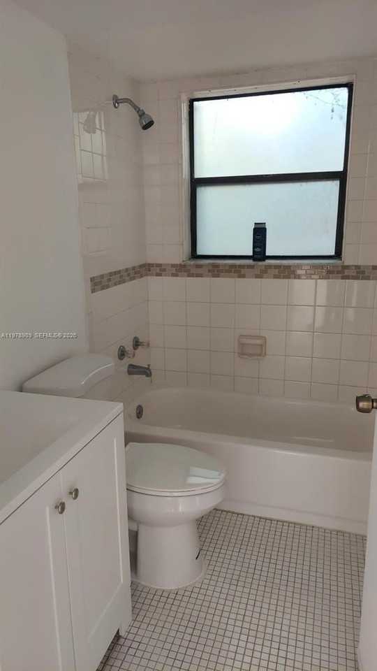 2240 Van Buren St #B1 - Photo 5 of 12