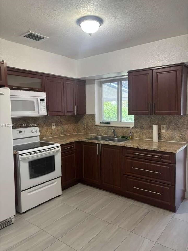 1170 Nw 90th St #1170 - Photo 4 of 25