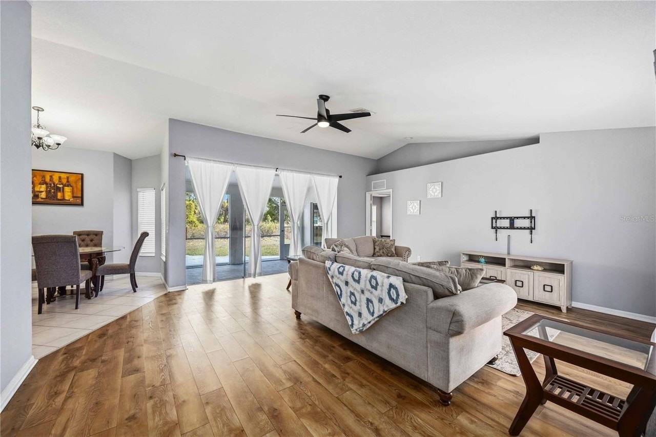 1360 Nora Ln - Photo 4 of 33