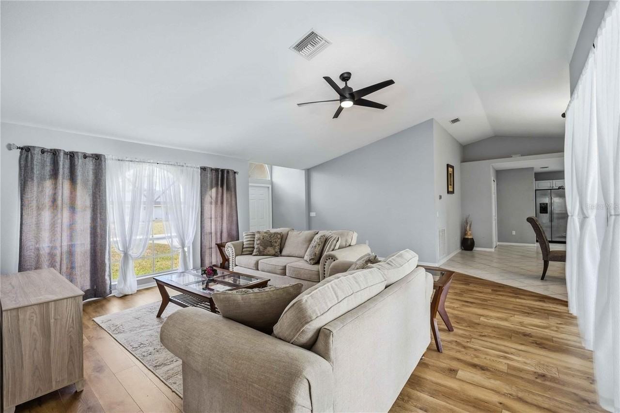 1360 Nora Ln - Photo 6 of 33