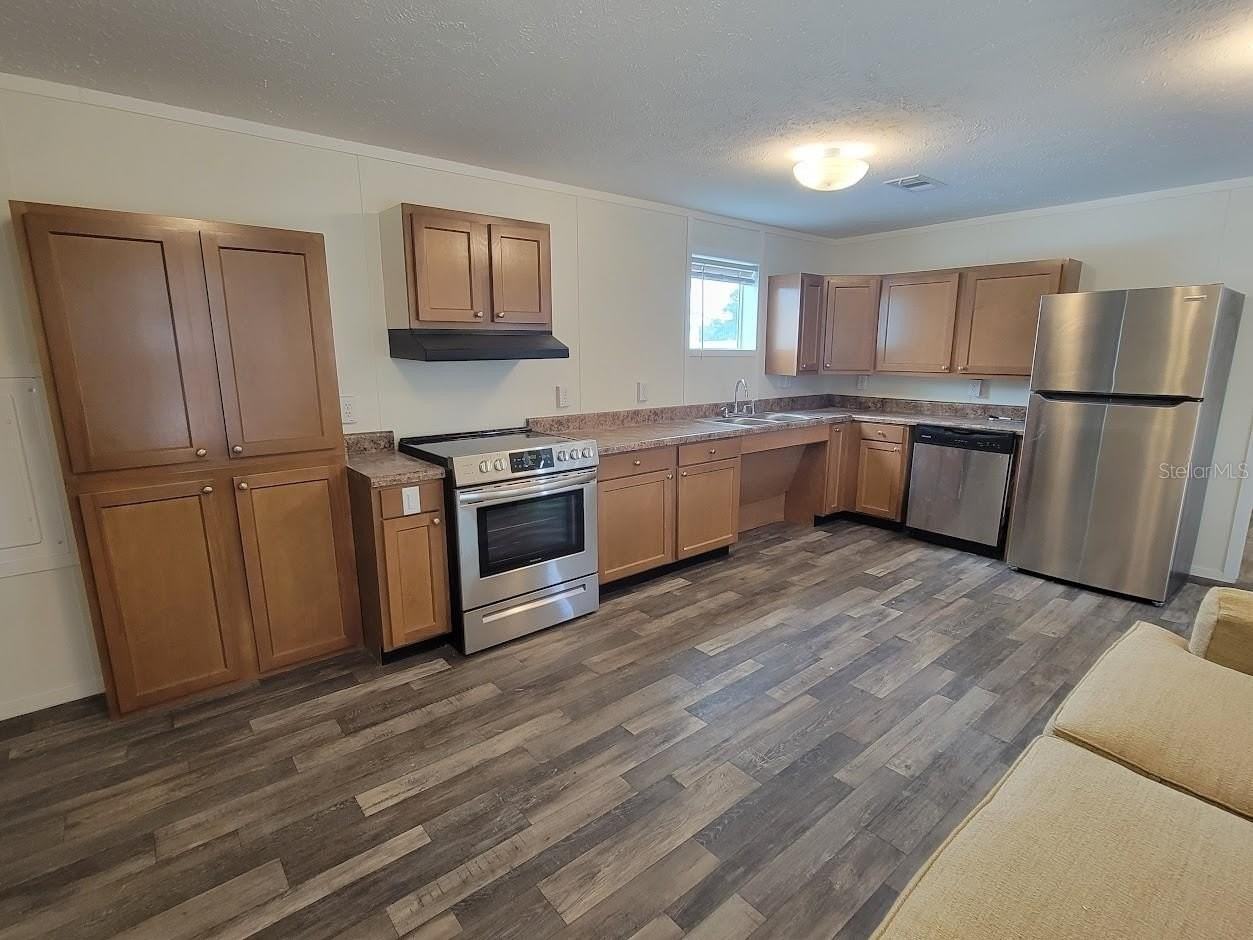 5700 Holiday Park Blvd - Photo 3 of 47