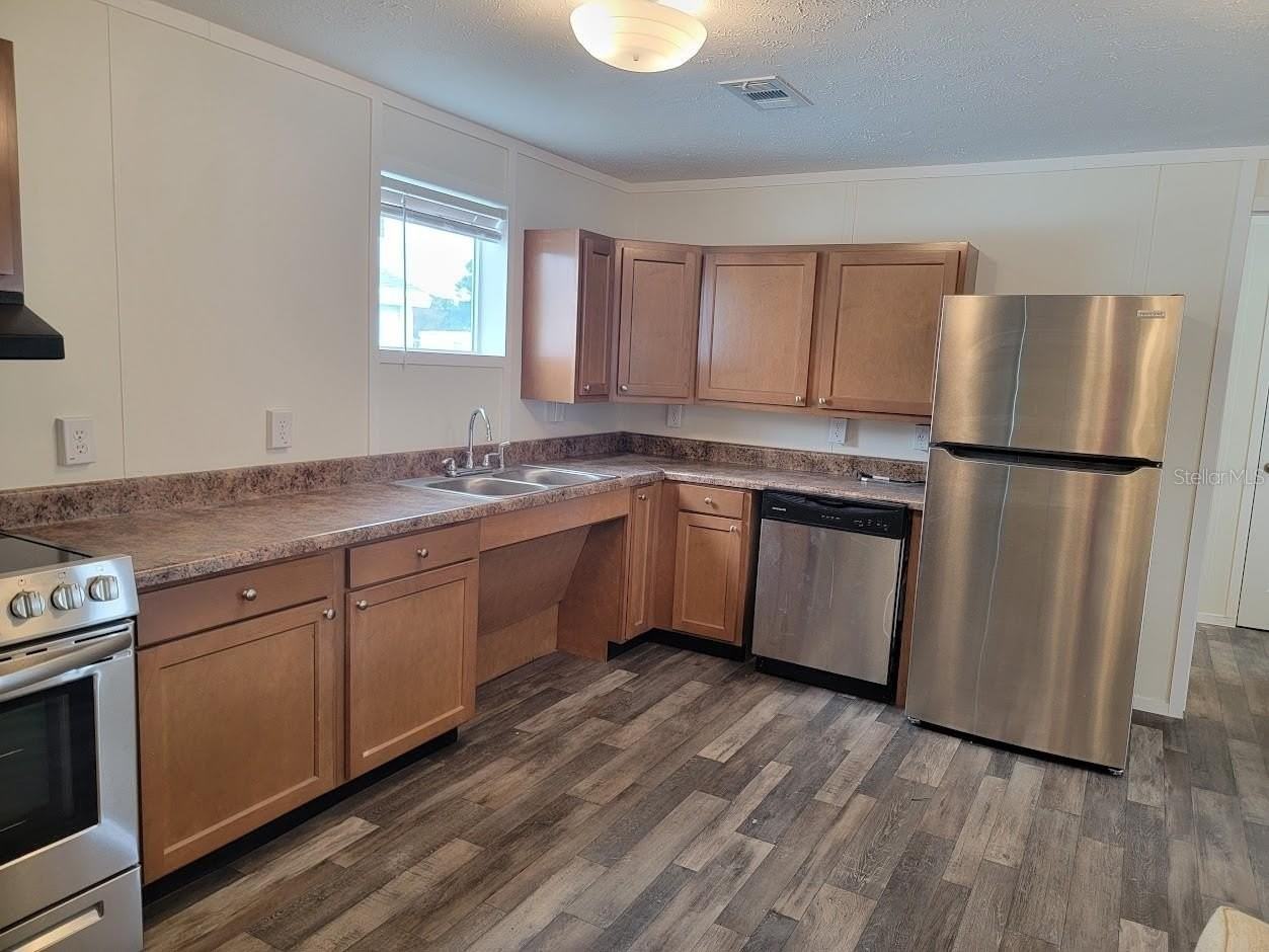 5700 Holiday Park Blvd - Photo 6 of 47