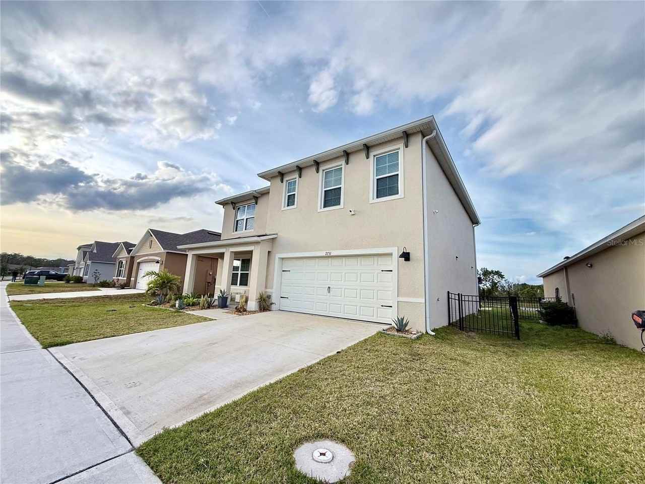 2731 House Finch Rd - Photo 5 of 50