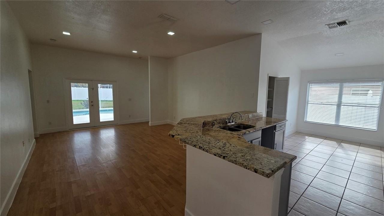 2613 Brookshire Ct - Photo 4 of 21