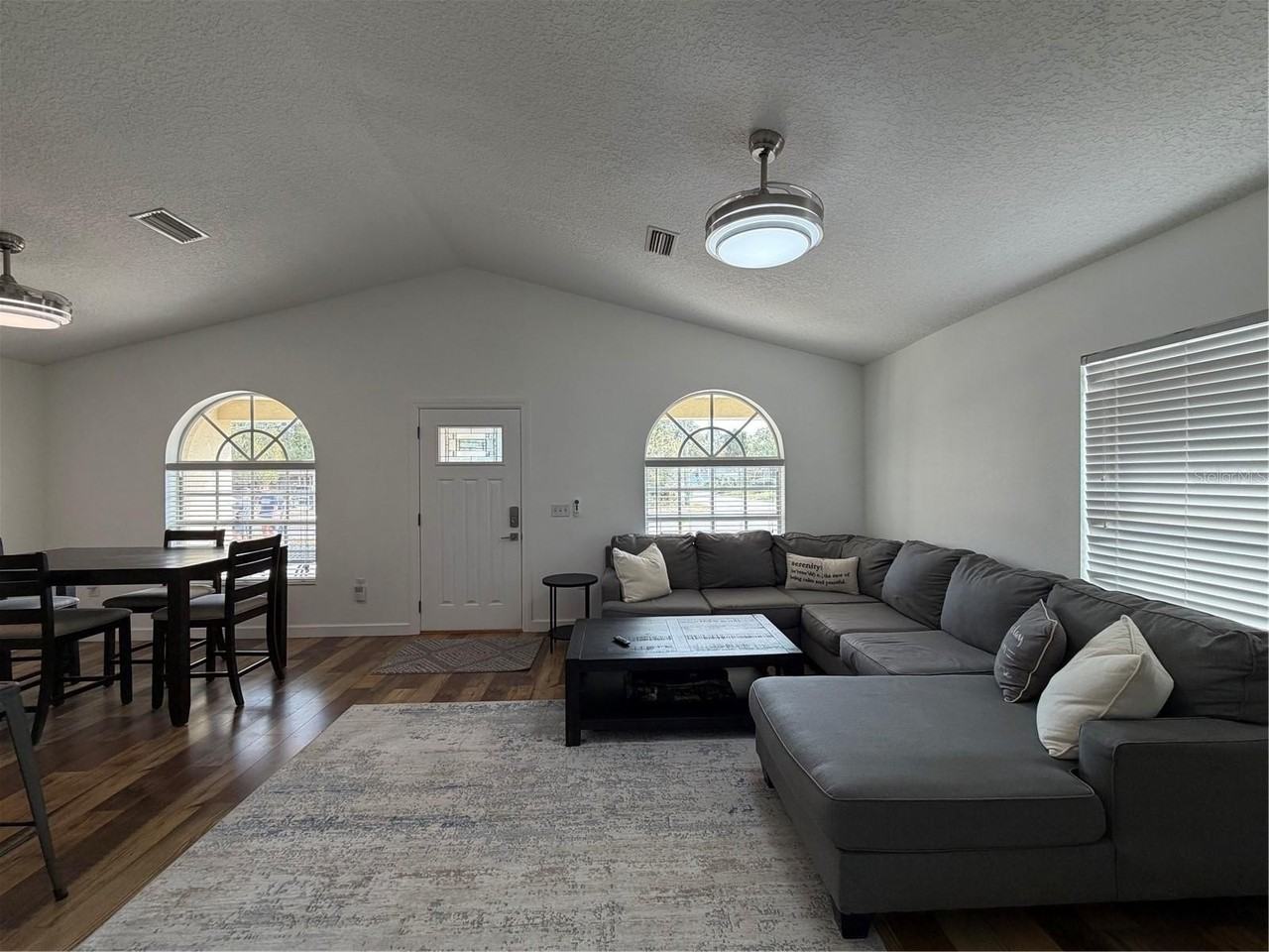 2723 W Arch St - Photo 3 of 14