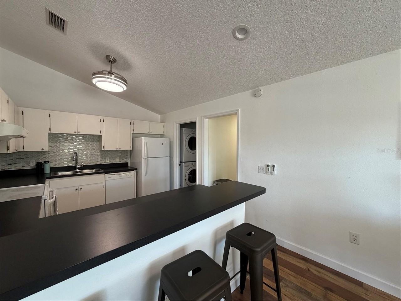 2723 W Arch St - Photo 5 of 14