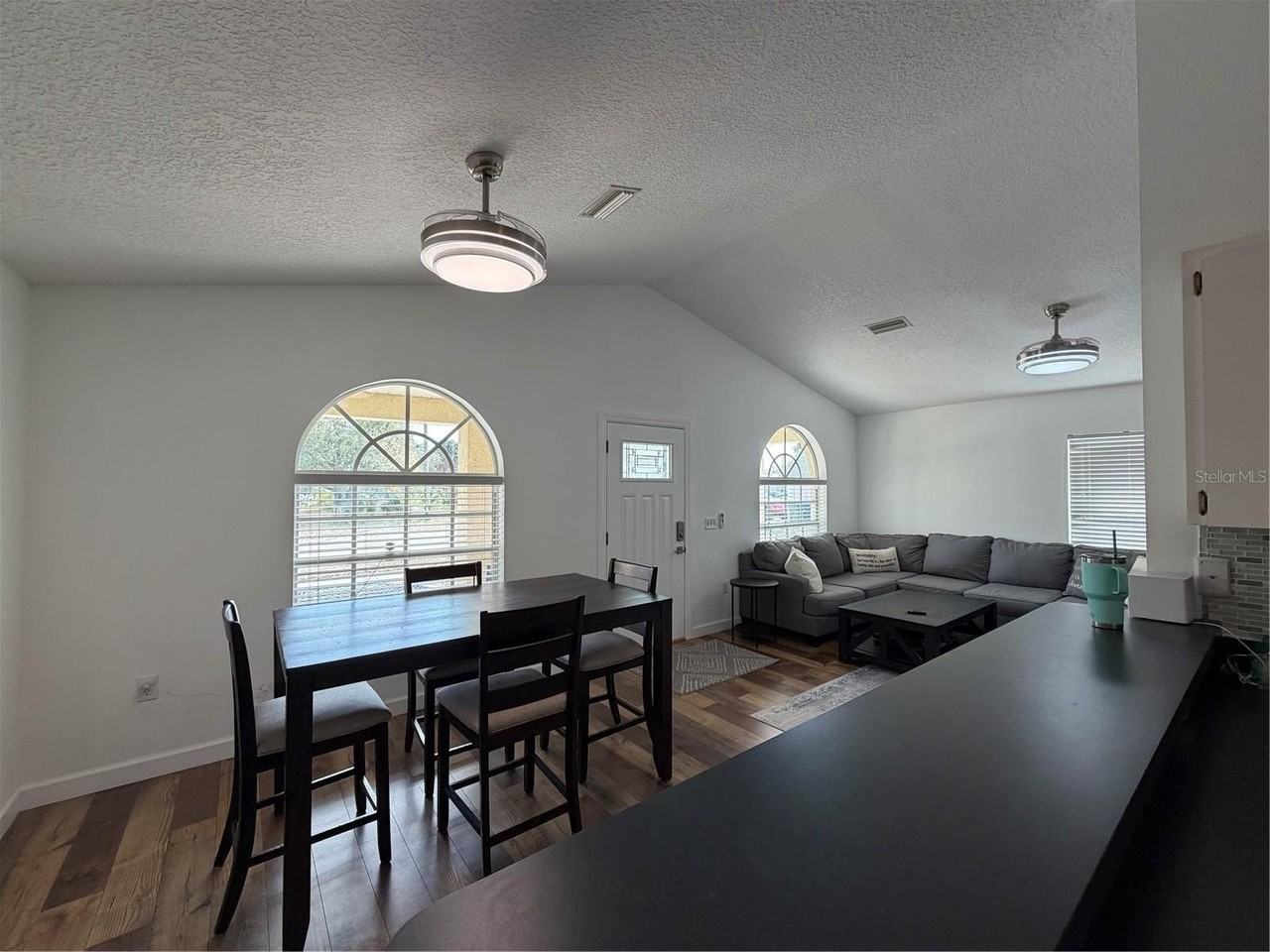 2723 W Arch St - Photo 6 of 14